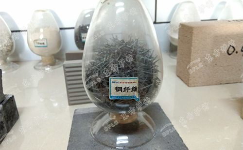 澆注料廠家告訴您鋼纖維澆注料中的鋼纖維的作用及價(jià)格